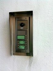 Myllytie 6 Helsinki ovipuhelin videokuvalla Sfera Robur