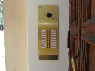 Satamakatu 2 Helsinki aitomessinkinen ovipuhelintaulu Elkesan